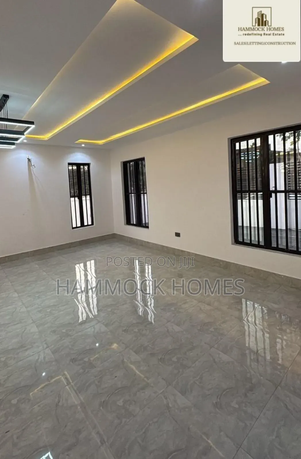5bdrm Penthouse in Onireke Gra, Jericho for sale in Jericho