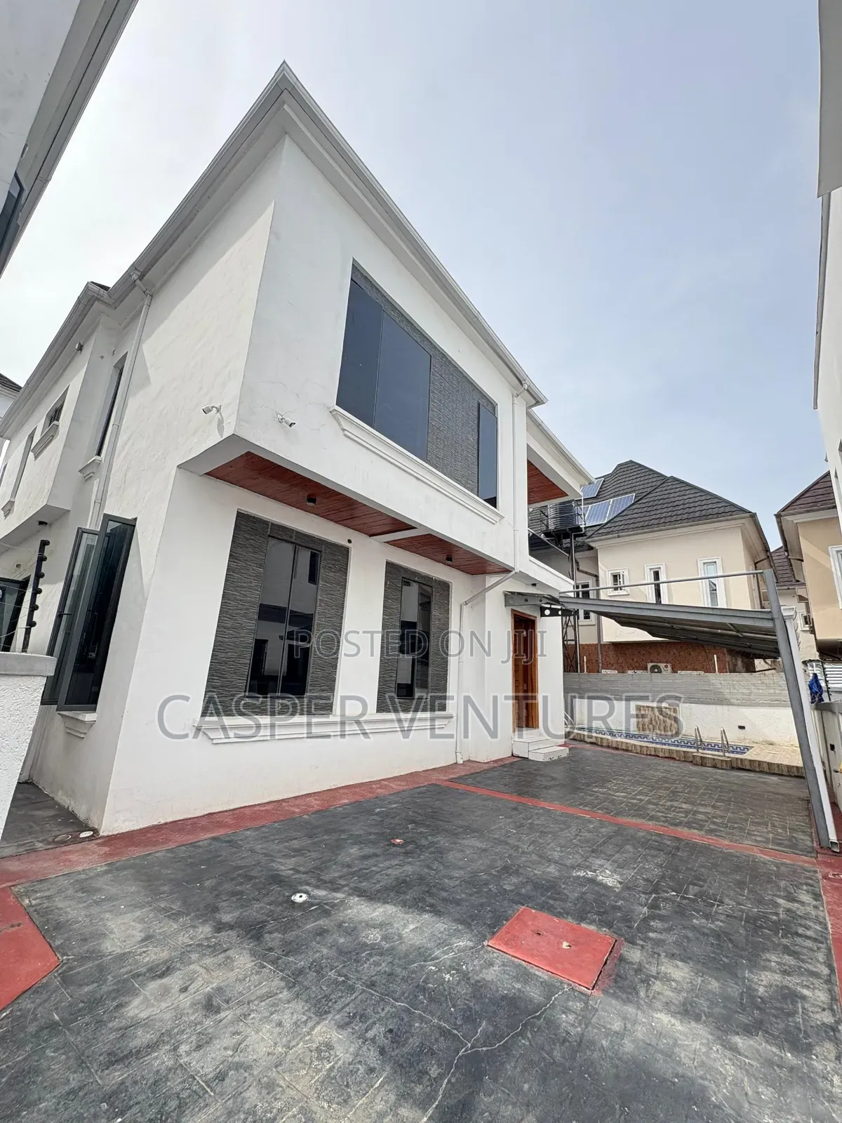 5bdrm Duplex in Chevron for sale in Chevron