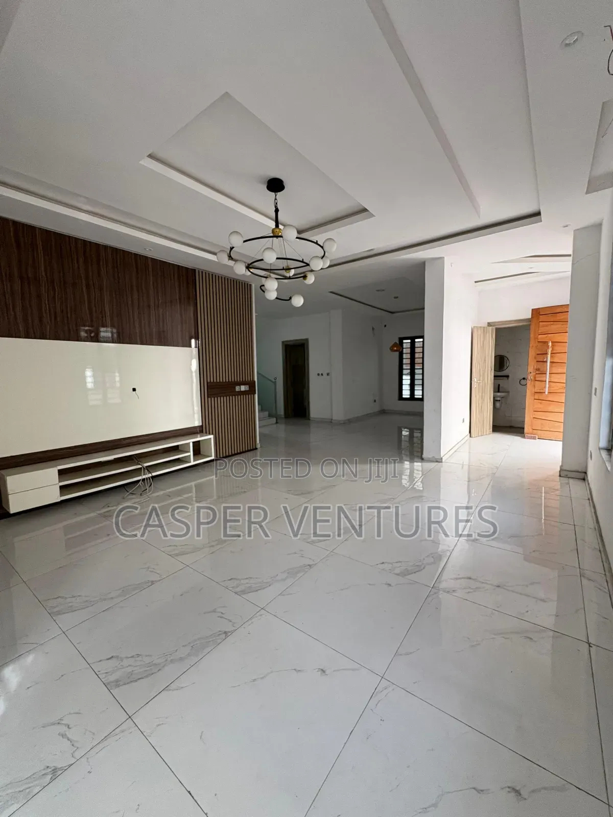 5bdrm Duplex in Chevron for sale in Chevron