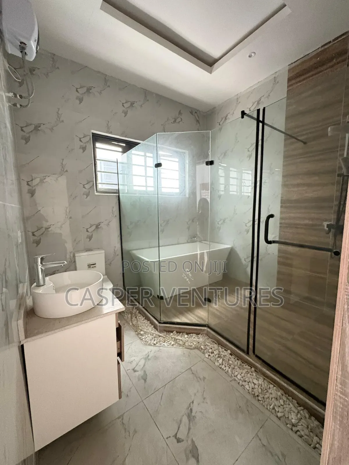 5bdrm Duplex in Chevron for sale in Chevron