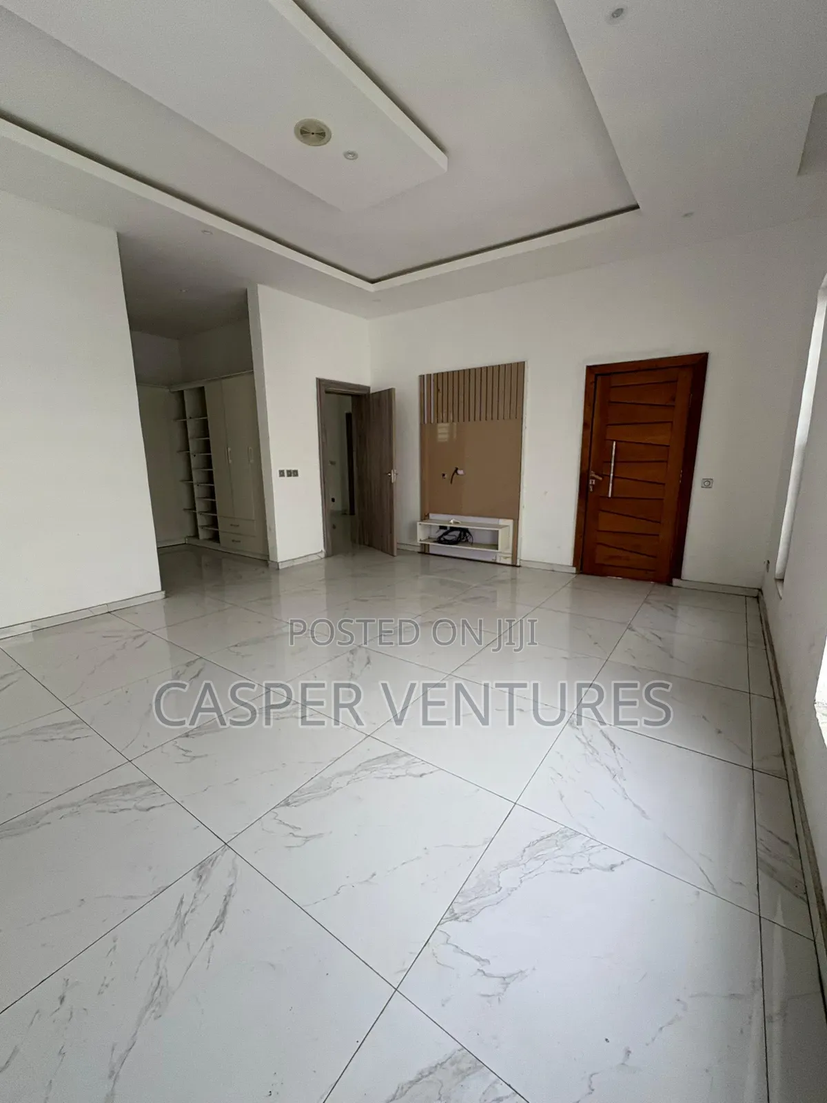 5bdrm Duplex in Chevron for sale in Chevron