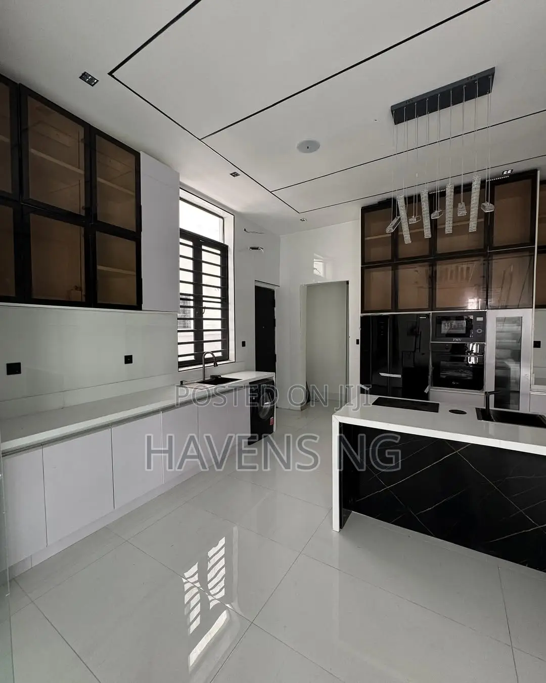 5bdrm Duplex in Chevron for sale in Chevron