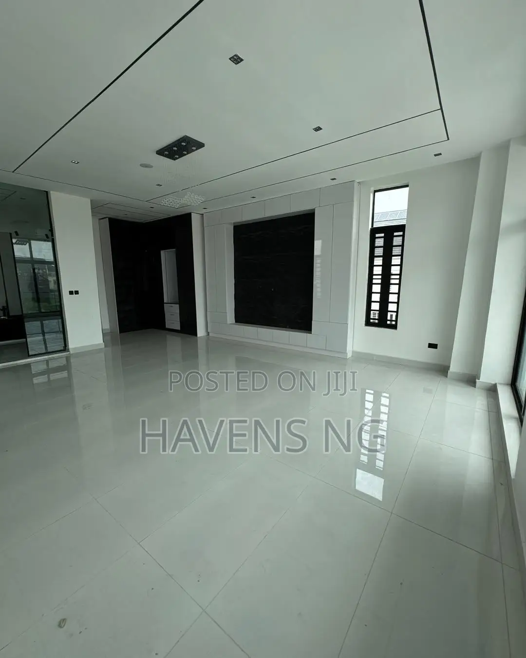 5bdrm Duplex in Chevron for sale in Chevron