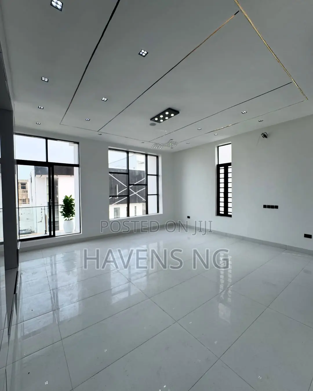 5bdrm Duplex in Chevron for sale in Chevron