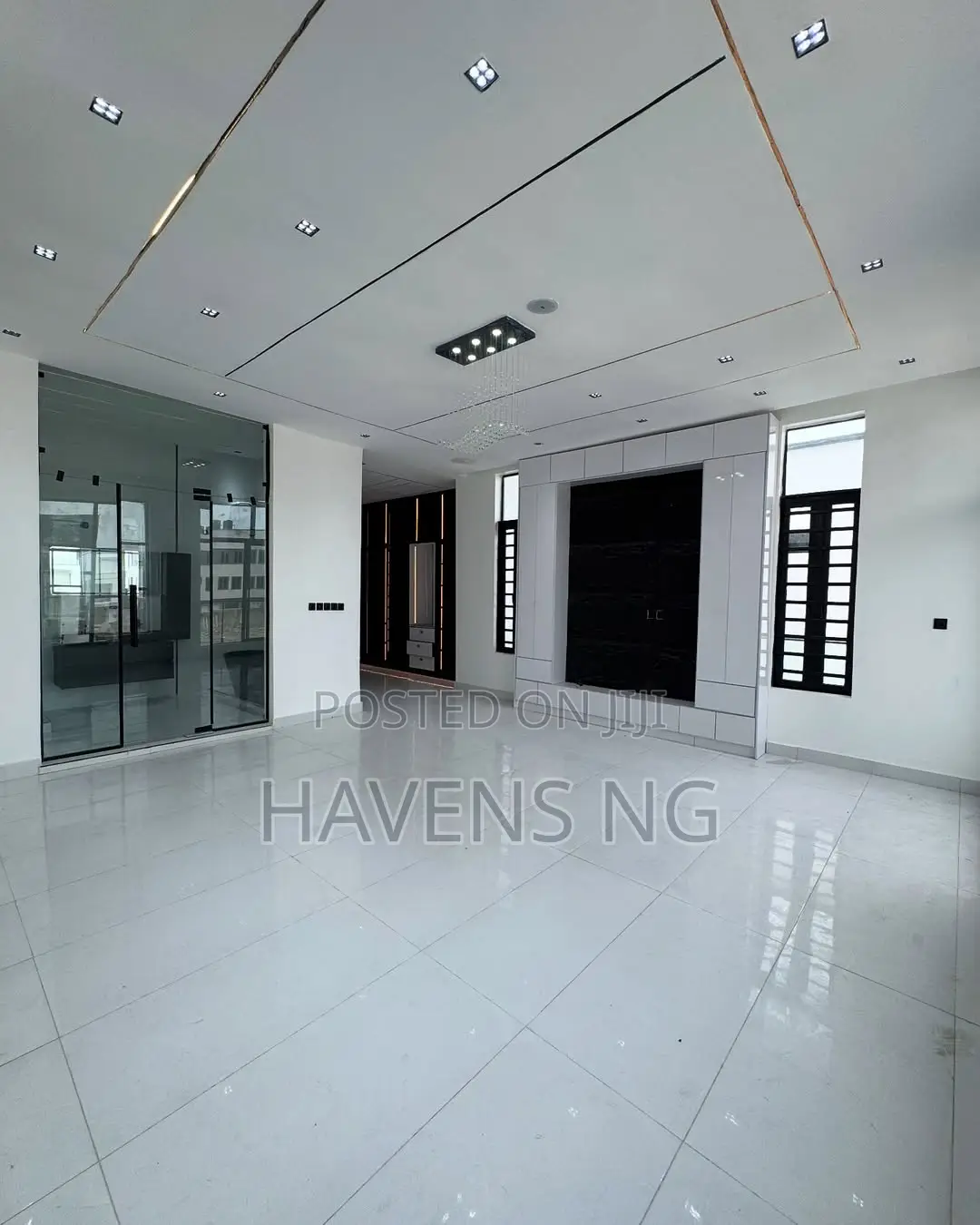 5bdrm Duplex in Chevron for sale in Chevron