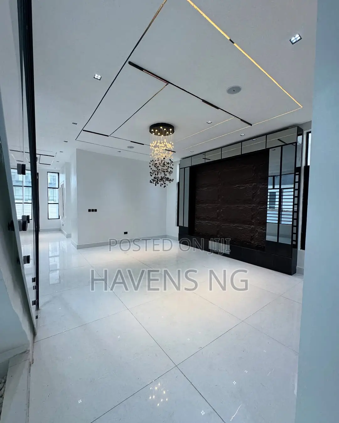 5bdrm Duplex in Chevron for sale in Chevron