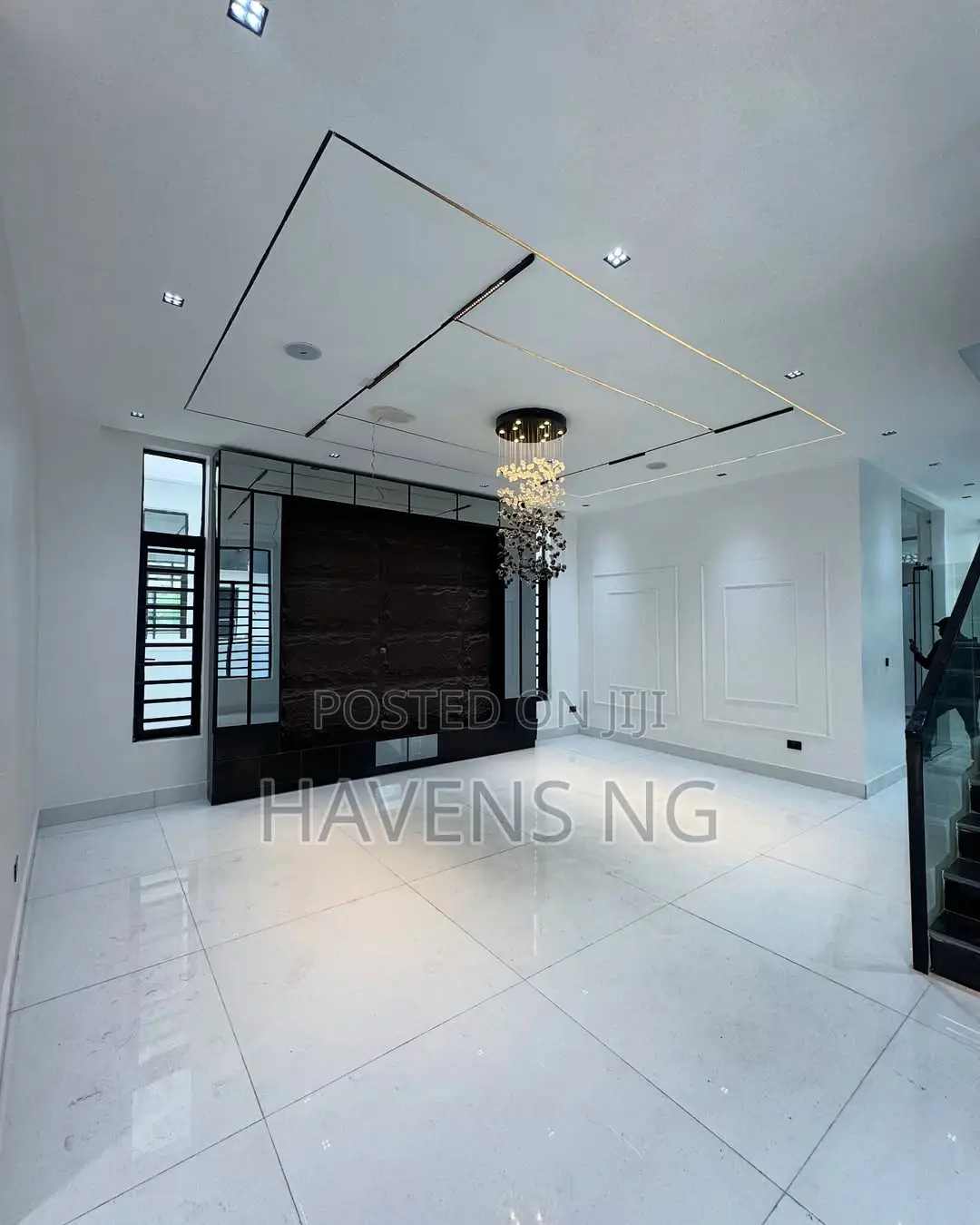 5bdrm Duplex in Chevron for sale in Chevron