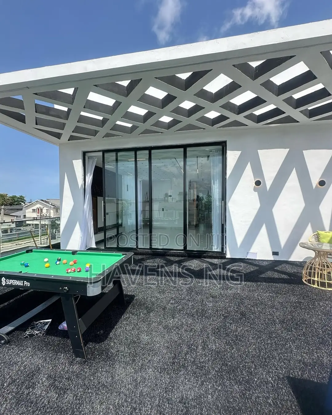 5bdrm Duplex in Chevron for sale in Chevron