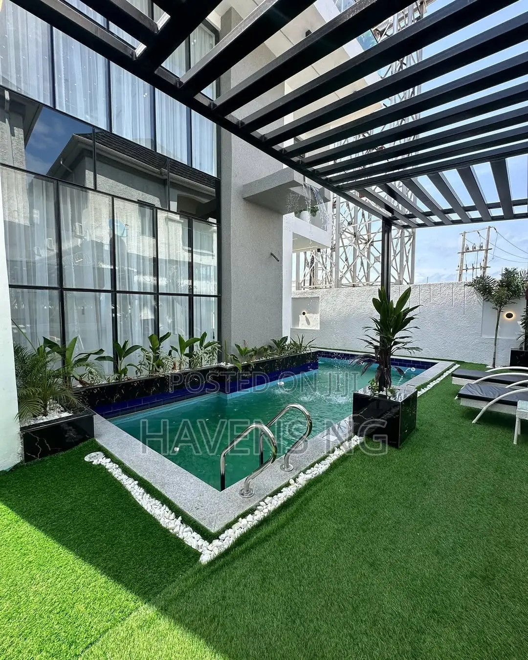 5bdrm Duplex in Chevron for sale in Chevron