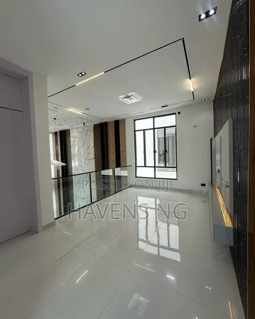 5bdrm Duplex in Chevron for sale in Chevron