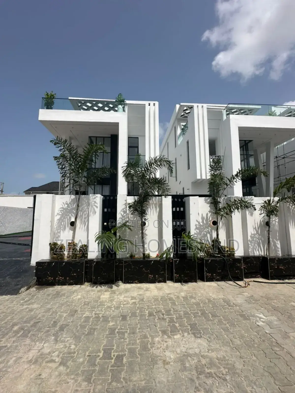 Furnished 5bdrm Duplex in Chevron Drive for sale in Chevron