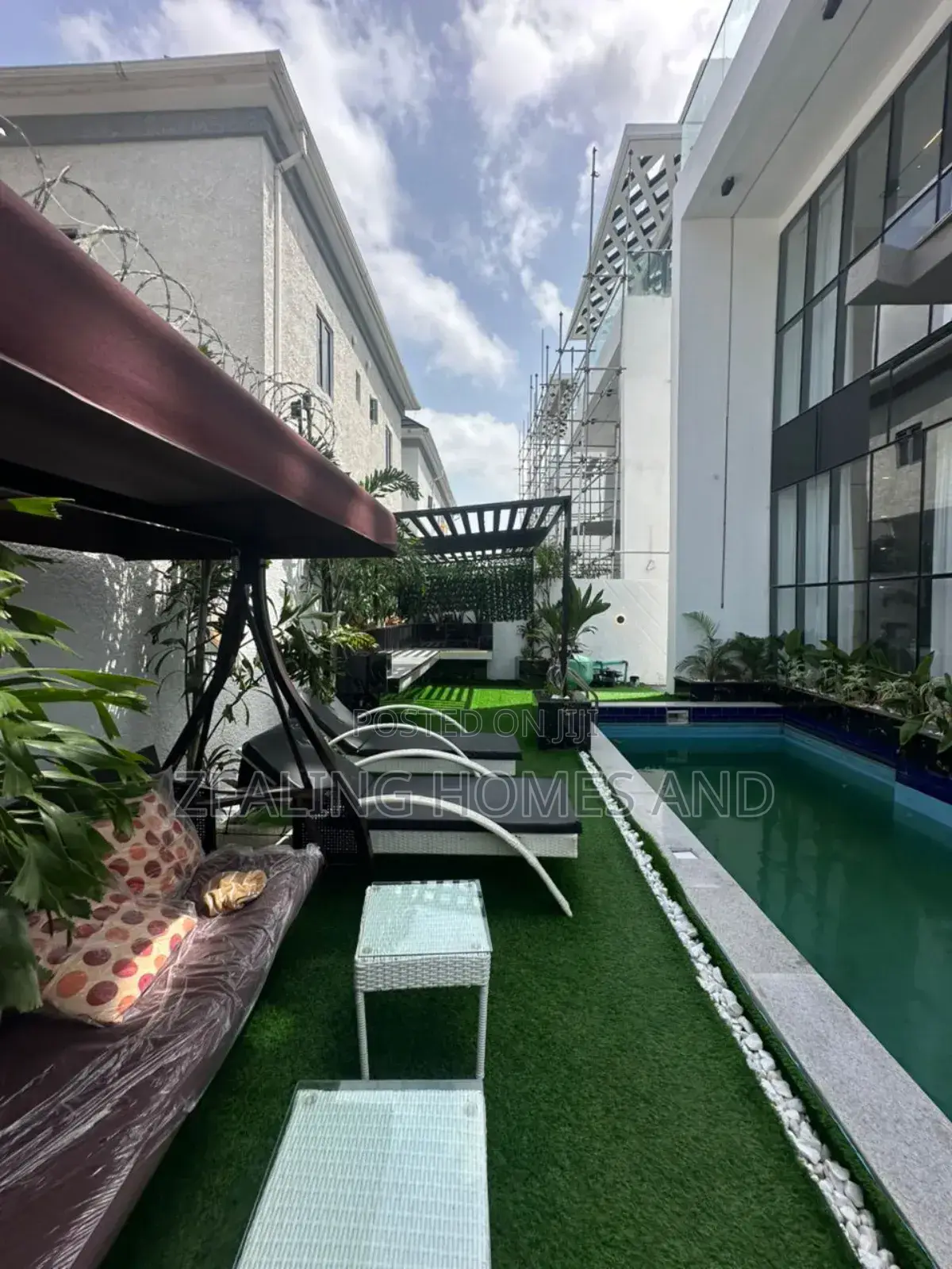 Furnished 5bdrm Duplex in Chevron Drive for sale in Chevron