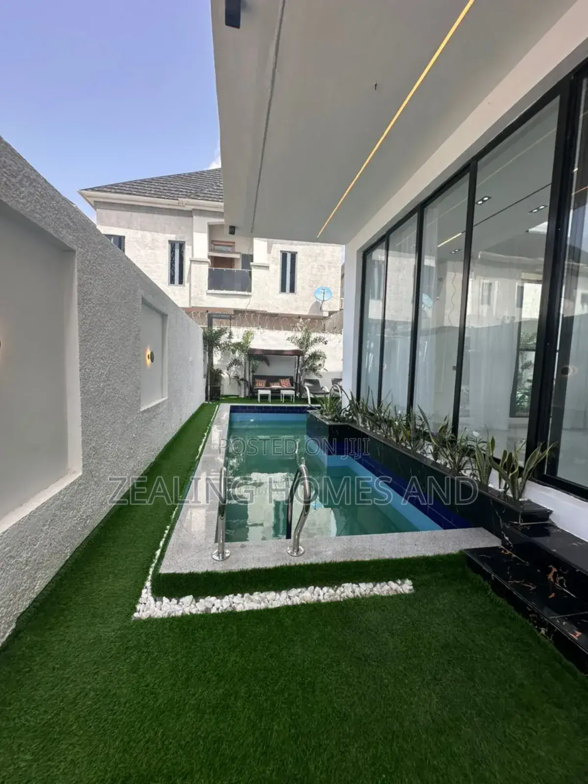 Furnished 5bdrm Duplex in Chevron Drive for sale in Chevron