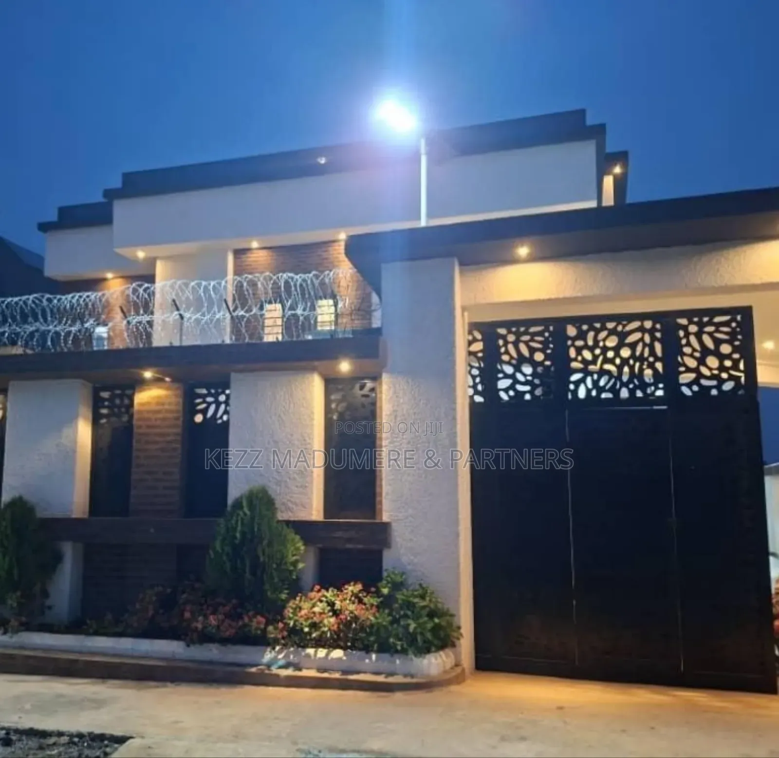 8bdrm Duplex in Apo Resettlement, for sale in Apo Resettlement