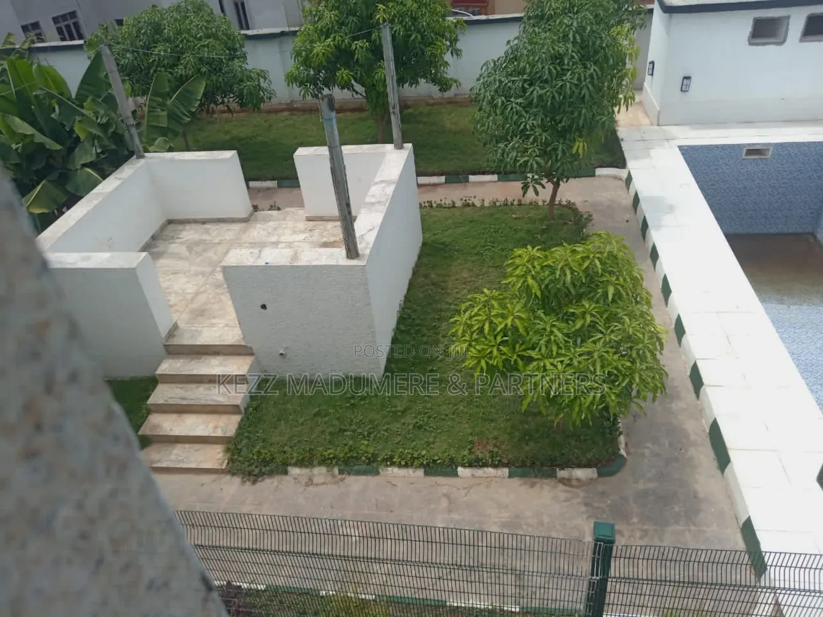 8bdrm Duplex in Apo Resettlement, for sale in Apo Resettlement