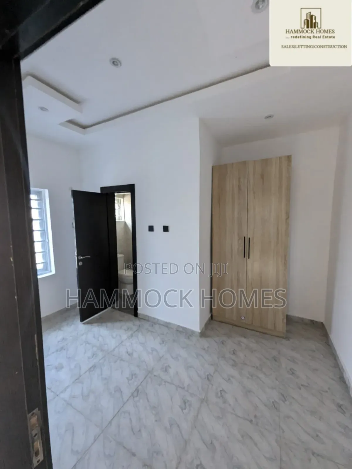 8bdrm Duplex in Old Bodija Estate for sale in Bodija