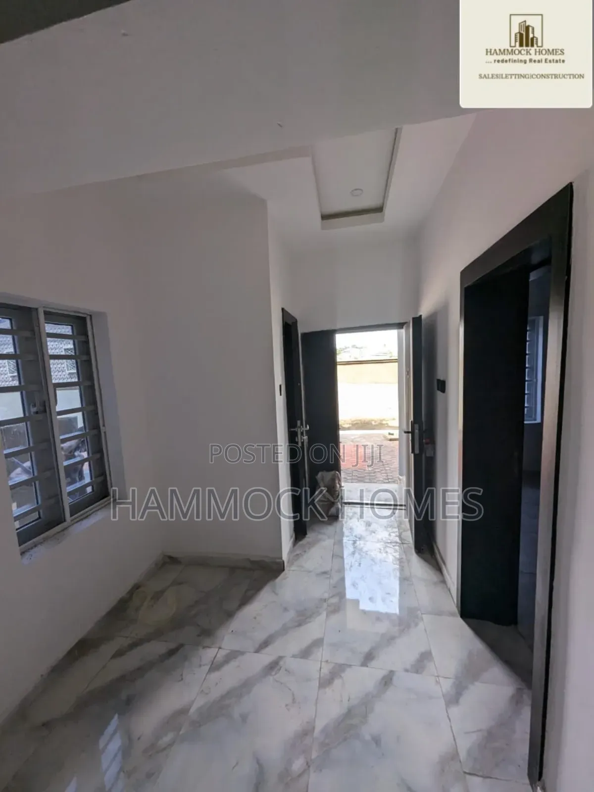 8bdrm Duplex in Old Bodija Estate for sale in Bodija