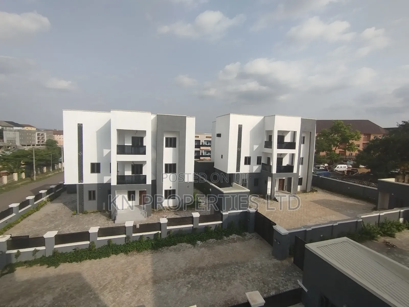 7bdrm Duplex in Kaura District for sale in Kaura