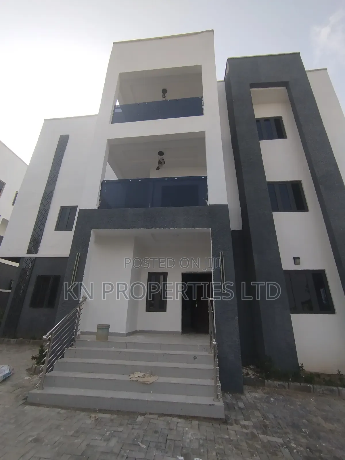 7bdrm Duplex in Kaura District for sale in Kaura