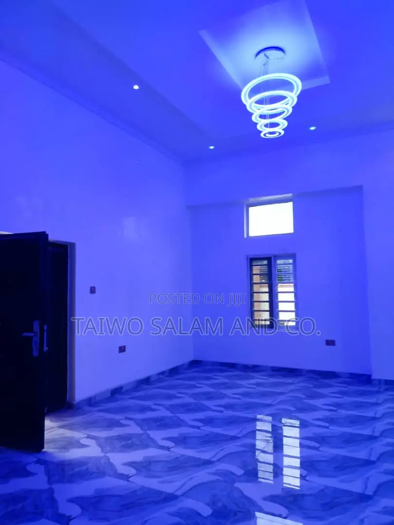 4bdrm Duplex in Alalubosa for sale in Alalubosa