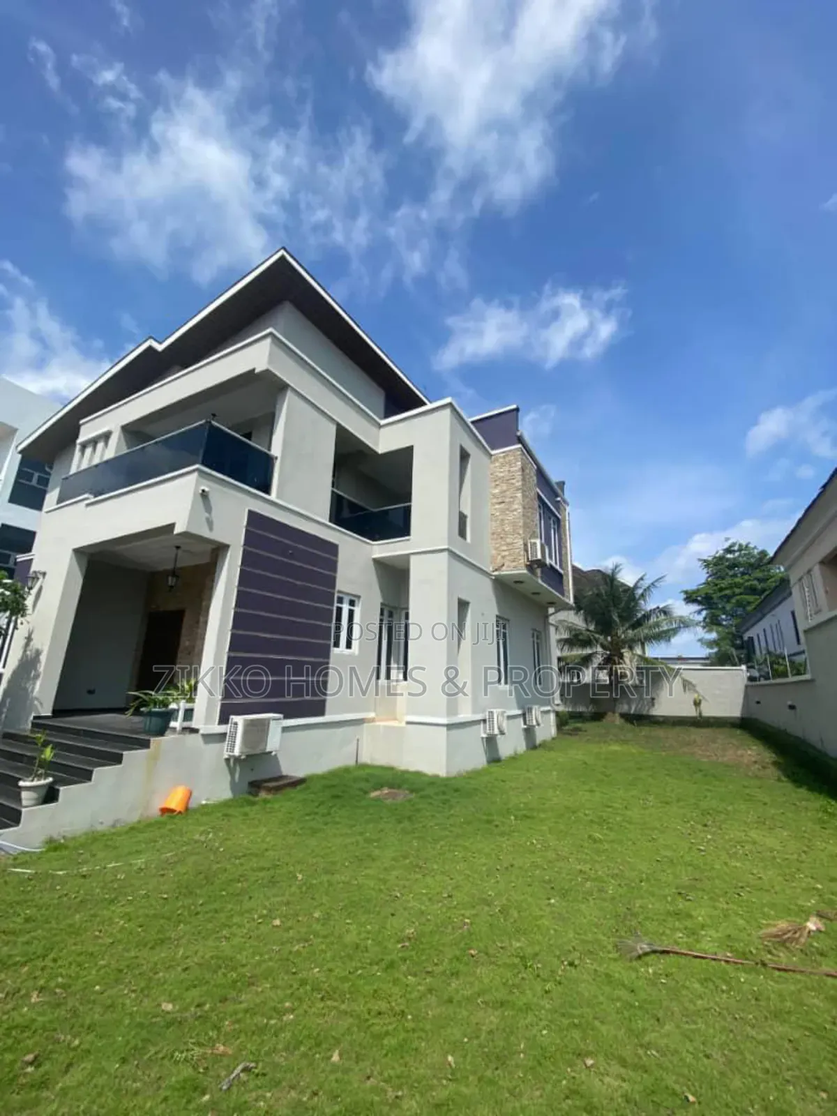 5bdrm Duplex in Osapa, Lekki for sale in Lekki