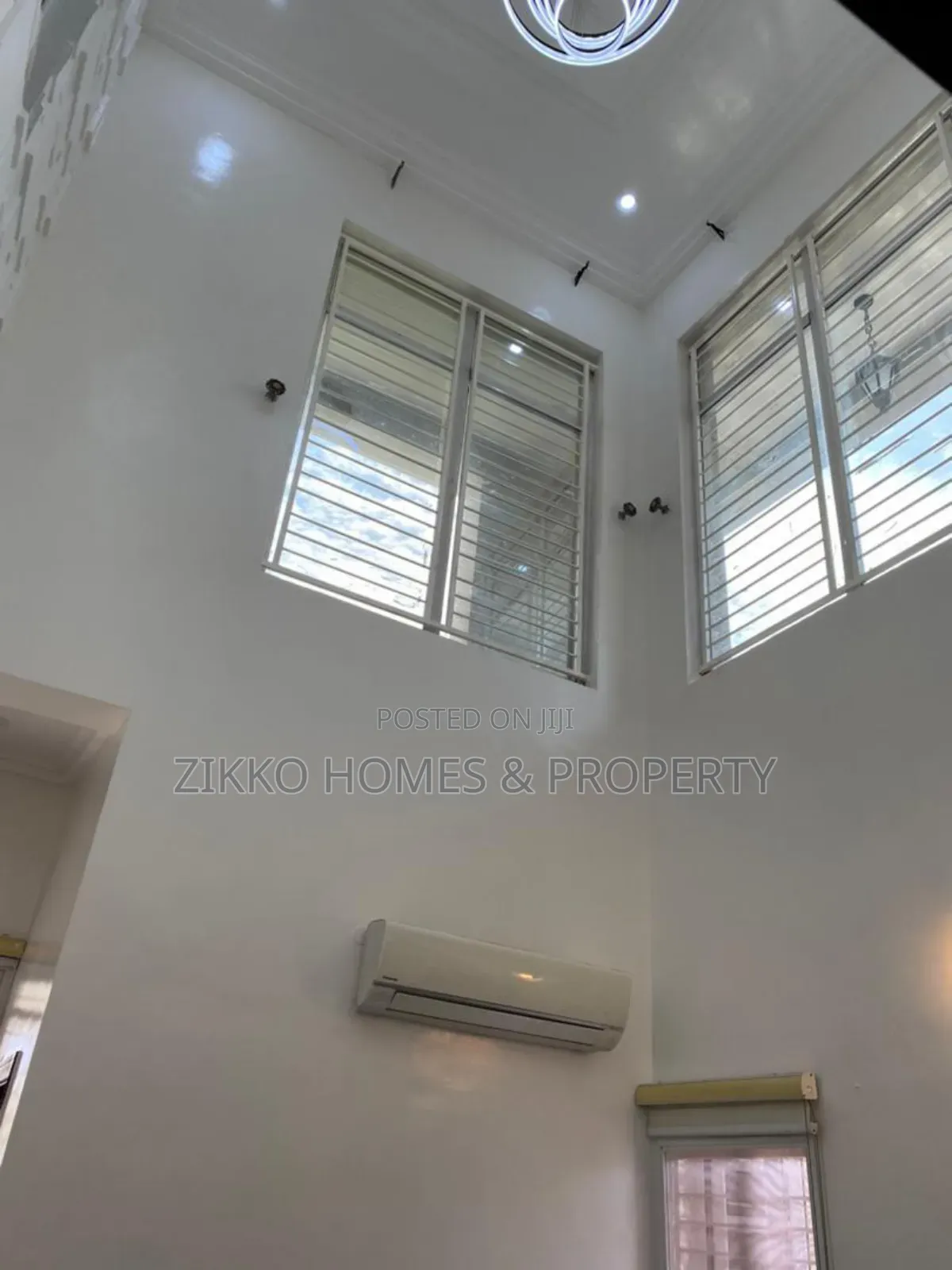 5bdrm Duplex in Osapa, Lekki for sale in Lekki