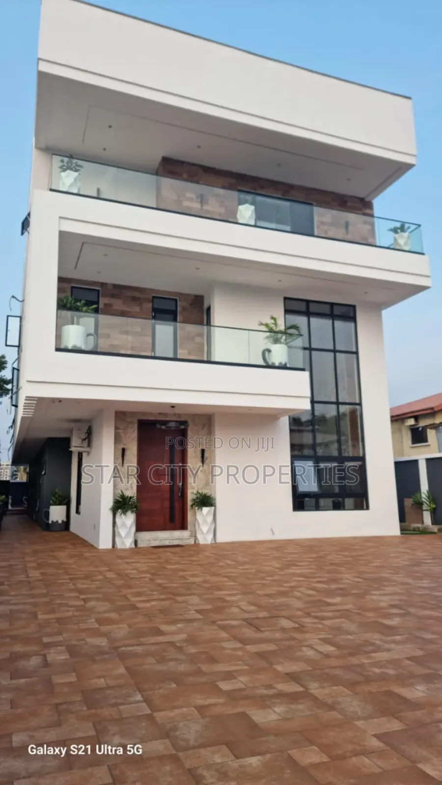 6bdrm Mansion in Park View Estate for sale in Parkview Estate