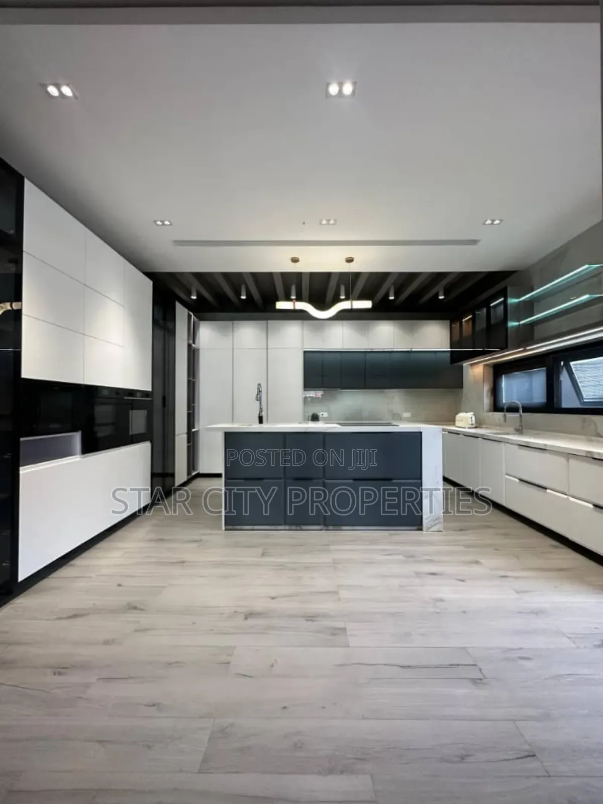 6bdrm Mansion in Park View Estate for sale in Parkview Estate