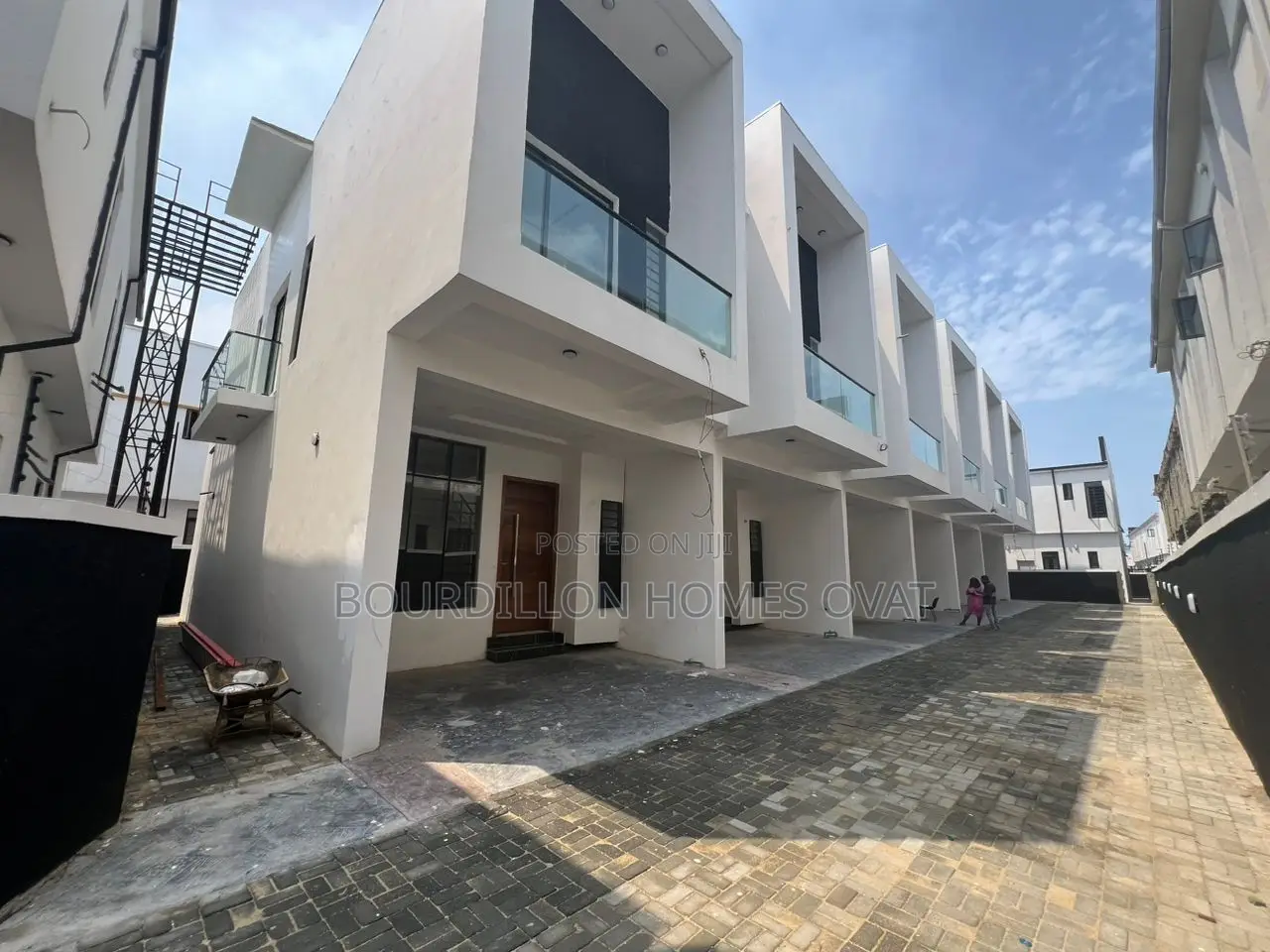 3bdrm Duplex in Ikota for sale in Ikota