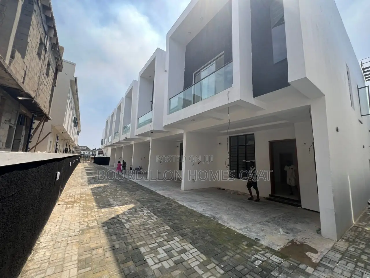 3bdrm Duplex in Ikota for sale in Ikota