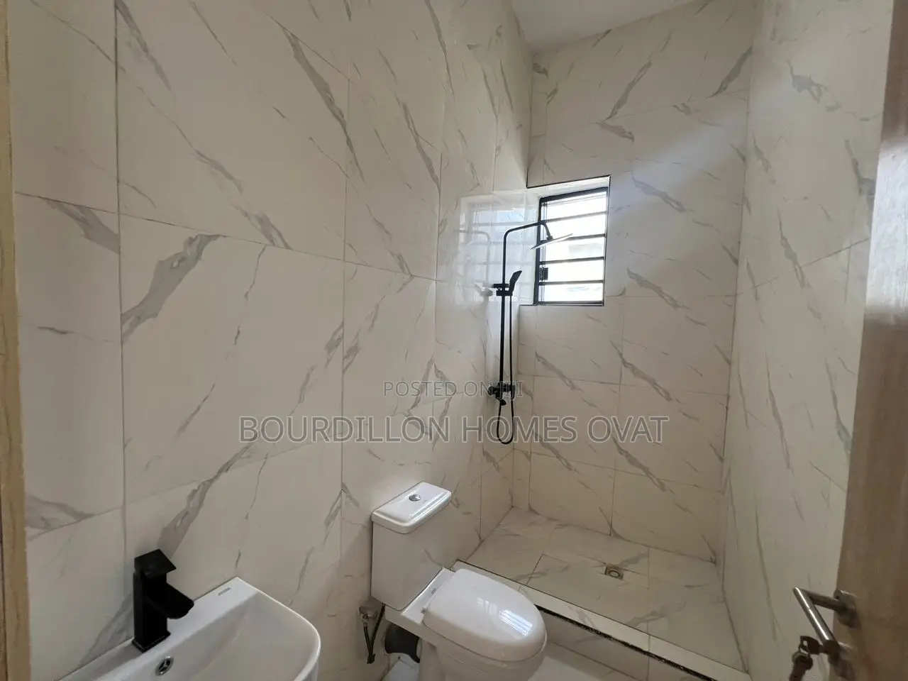 3bdrm Duplex in Ikota for sale in Ikota