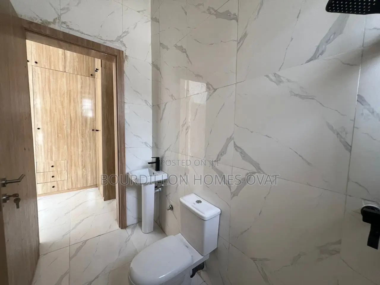 3bdrm Duplex in Ikota for sale in Ikota