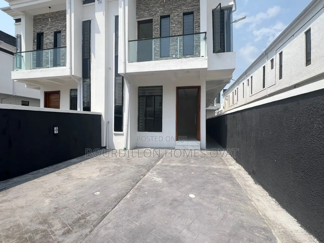 4bdrm Duplex in Ikota for sale in Ikota