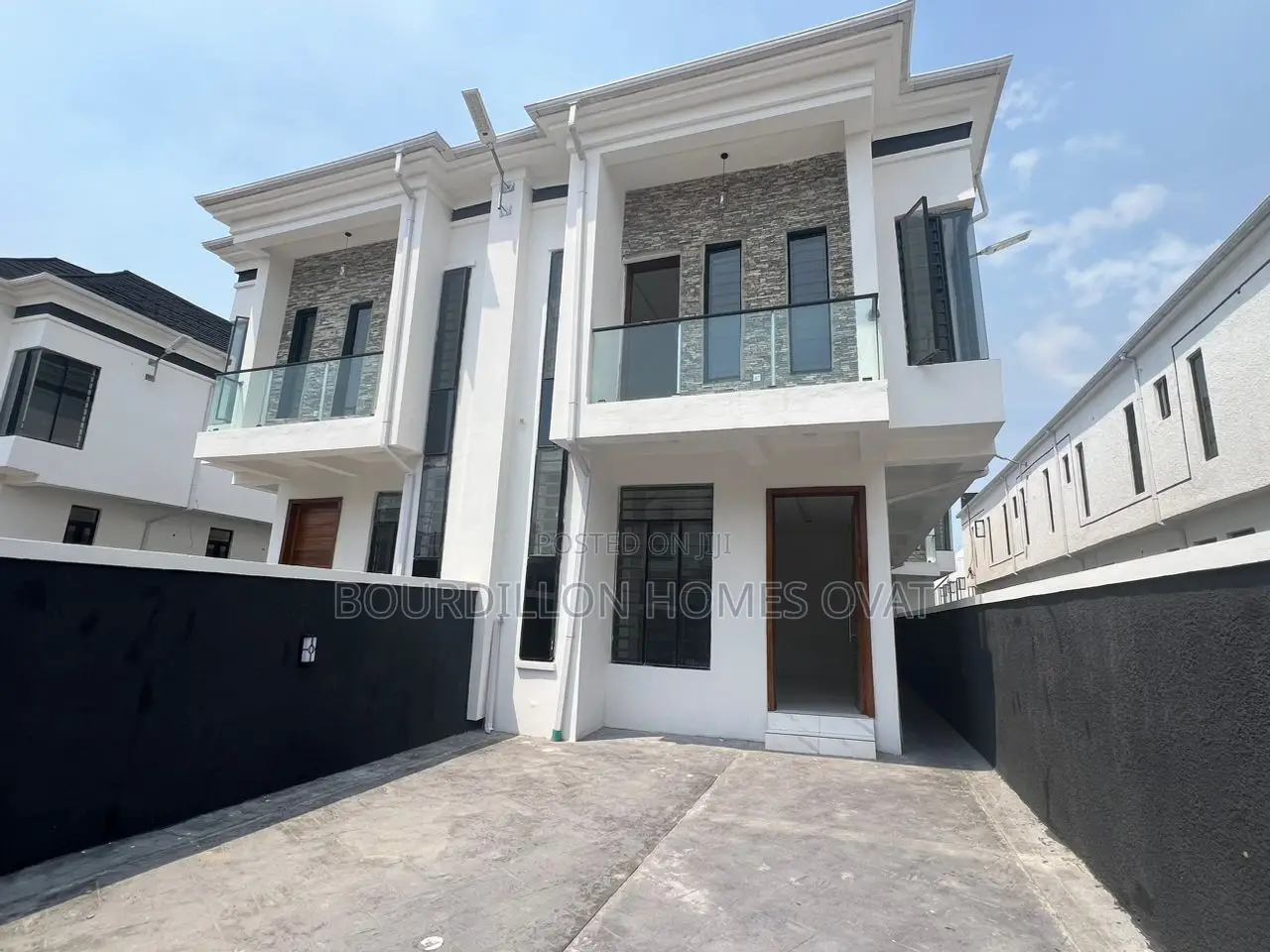 4bdrm Duplex in Ikota for sale in Ikota