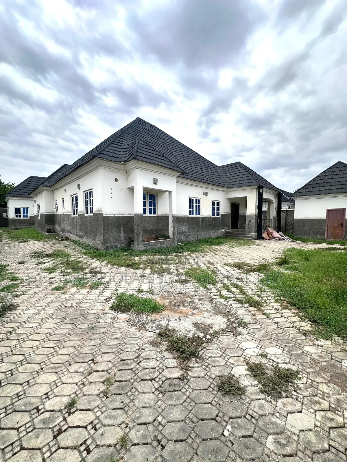 3bdrm Bungalow in In An Estate Close for sale in Gwarinpa