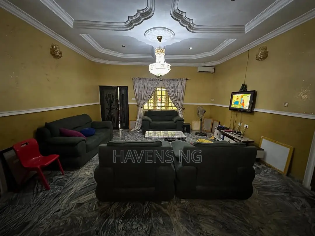Furnished 3bdrm Bungalow in FHA for sale in FHA