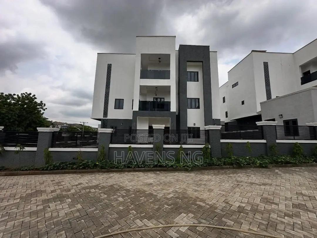 7bdrm Duplex in Kaura for sale in Kaura