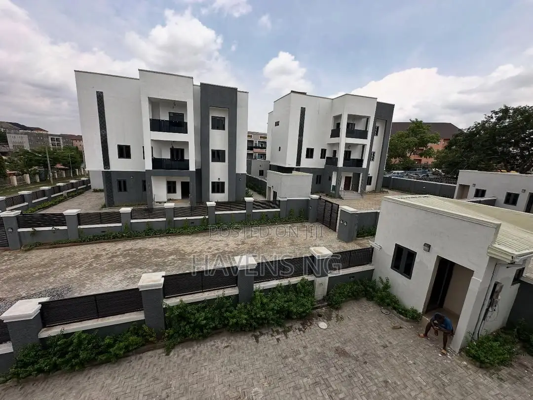 7bdrm Duplex in Kaura for sale in Kaura