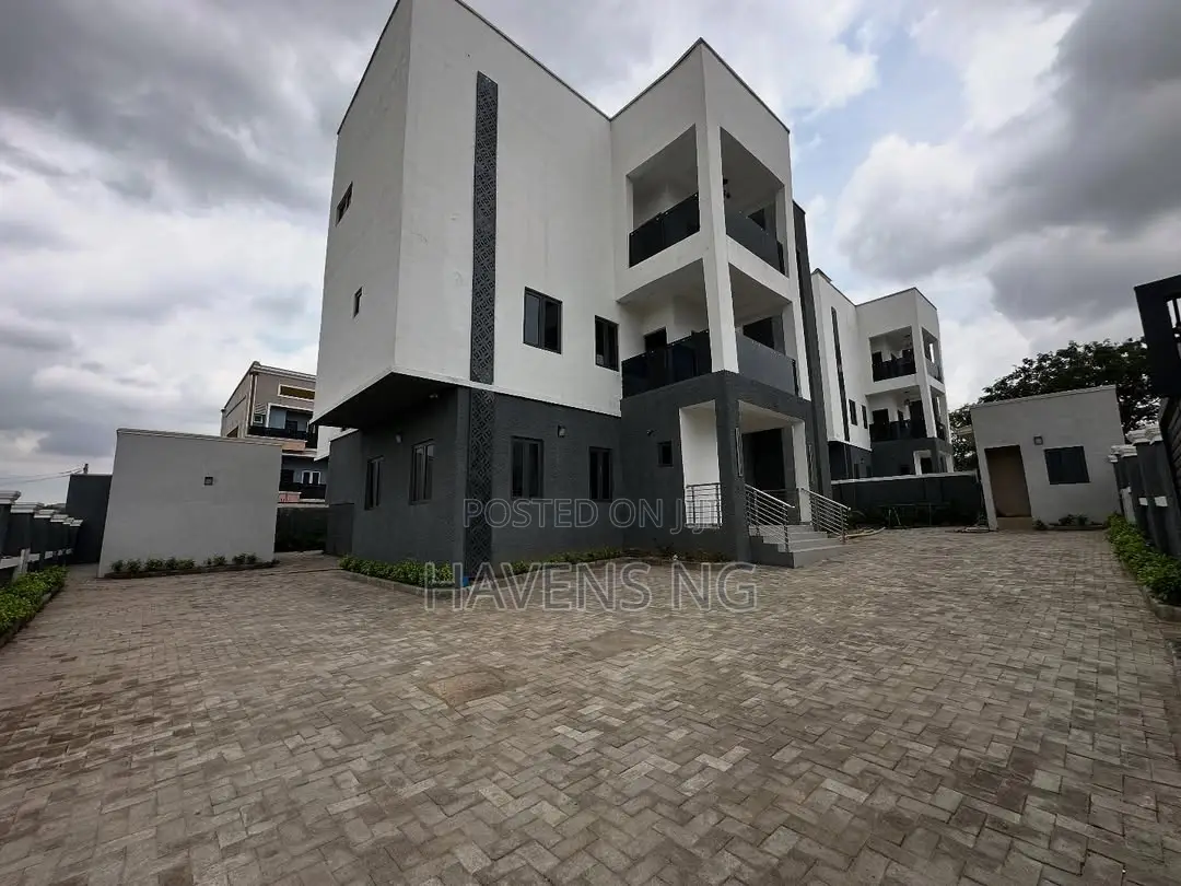 7bdrm Duplex in Kaura for sale in Kaura