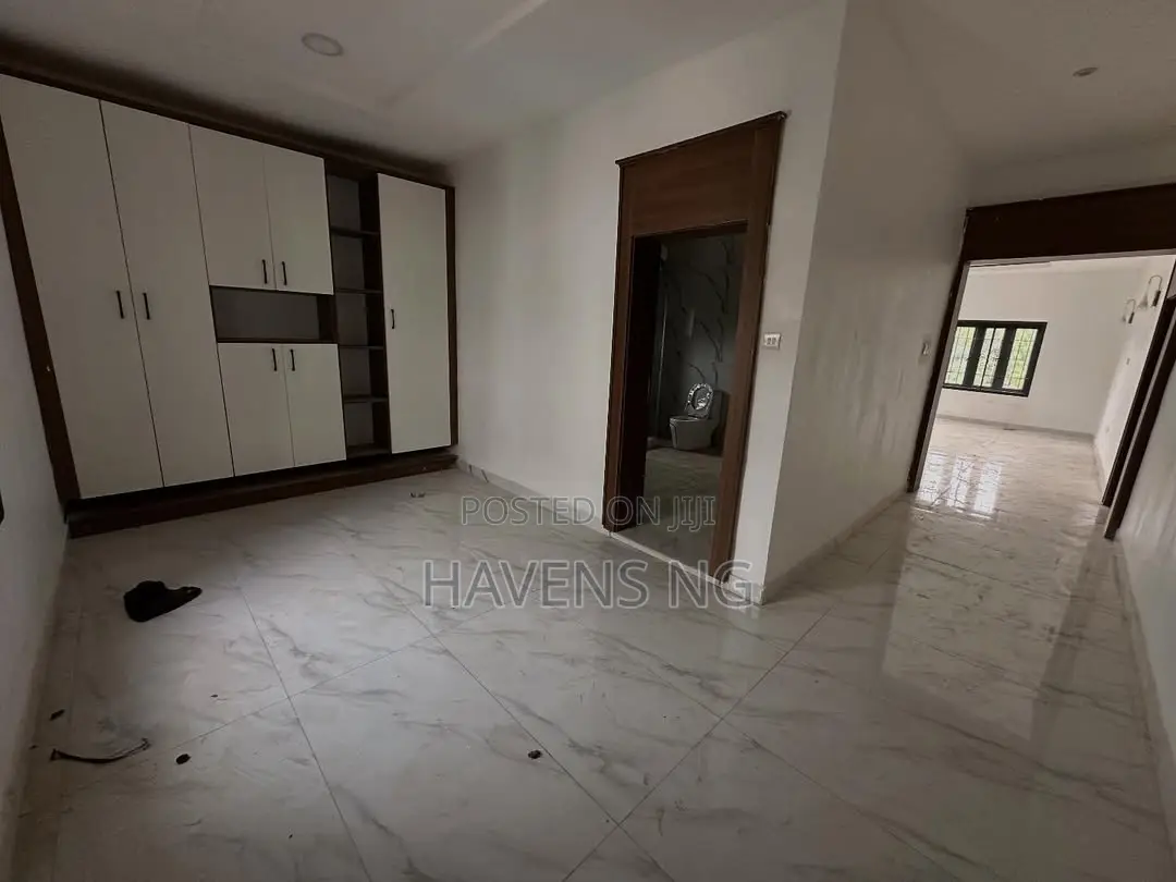7bdrm Duplex in Kaura for sale in Kaura