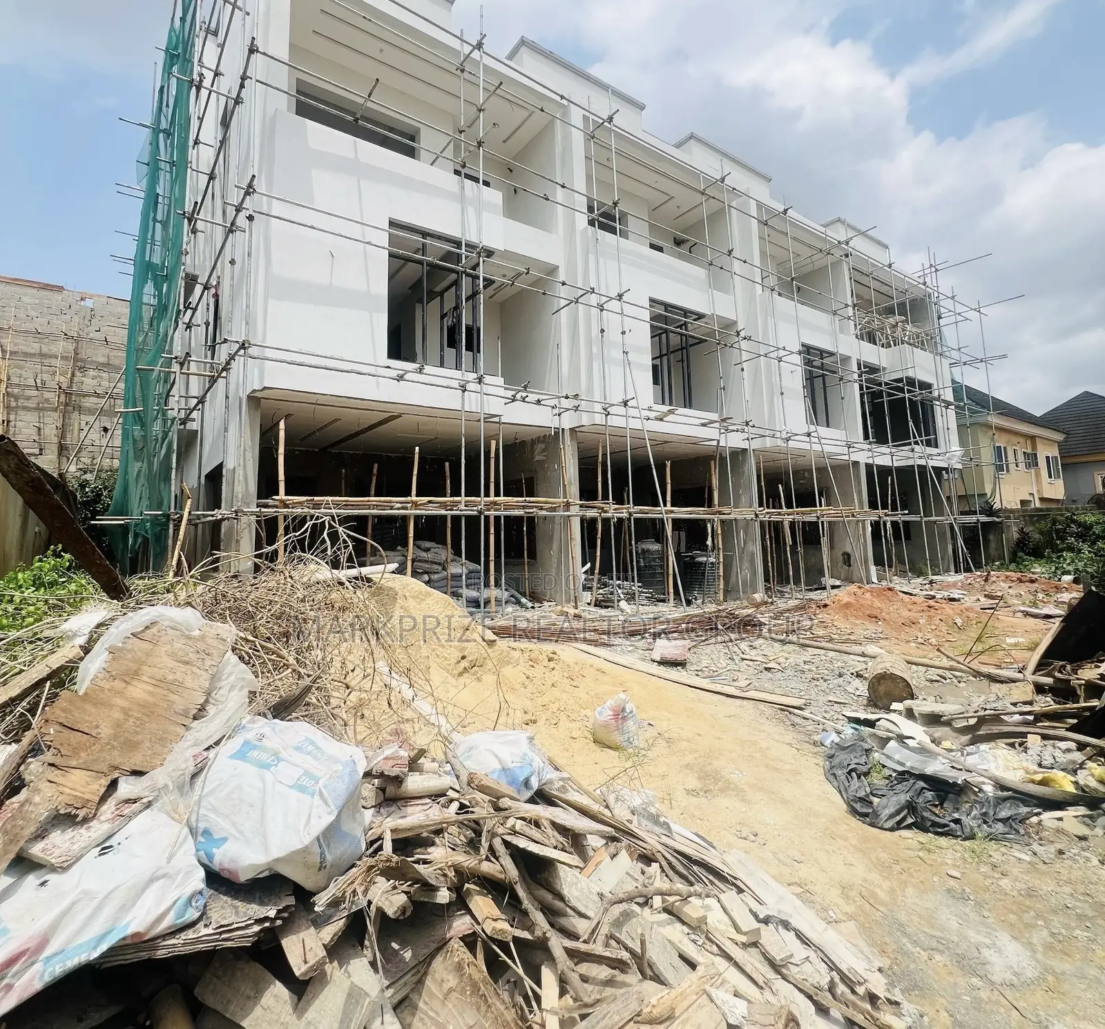 4bdrm Duplex in Omole Phase 2 Lagos for sale in Omole Phase 2