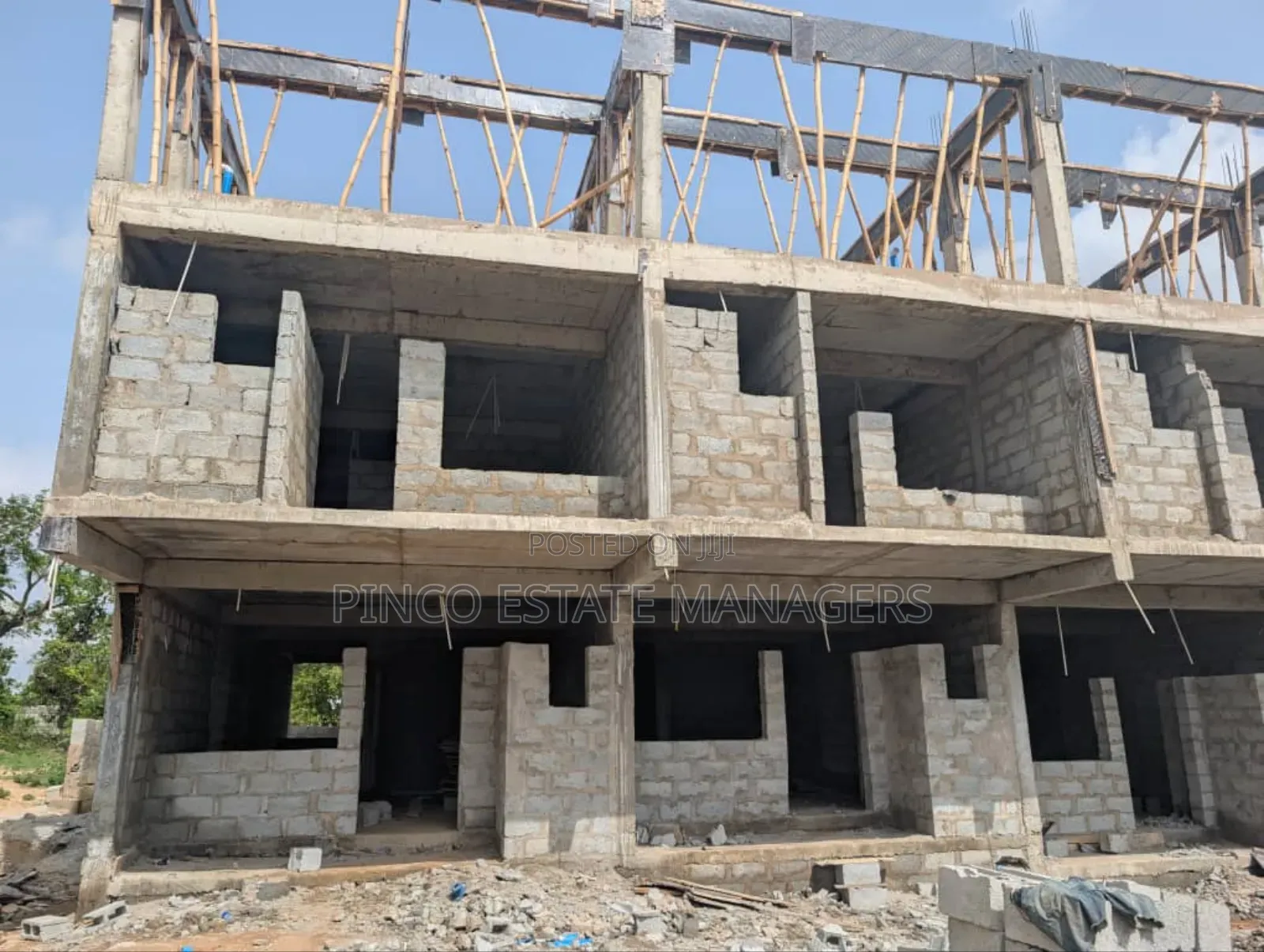 4bdrm Duplex in Mbora for sale in Mbora