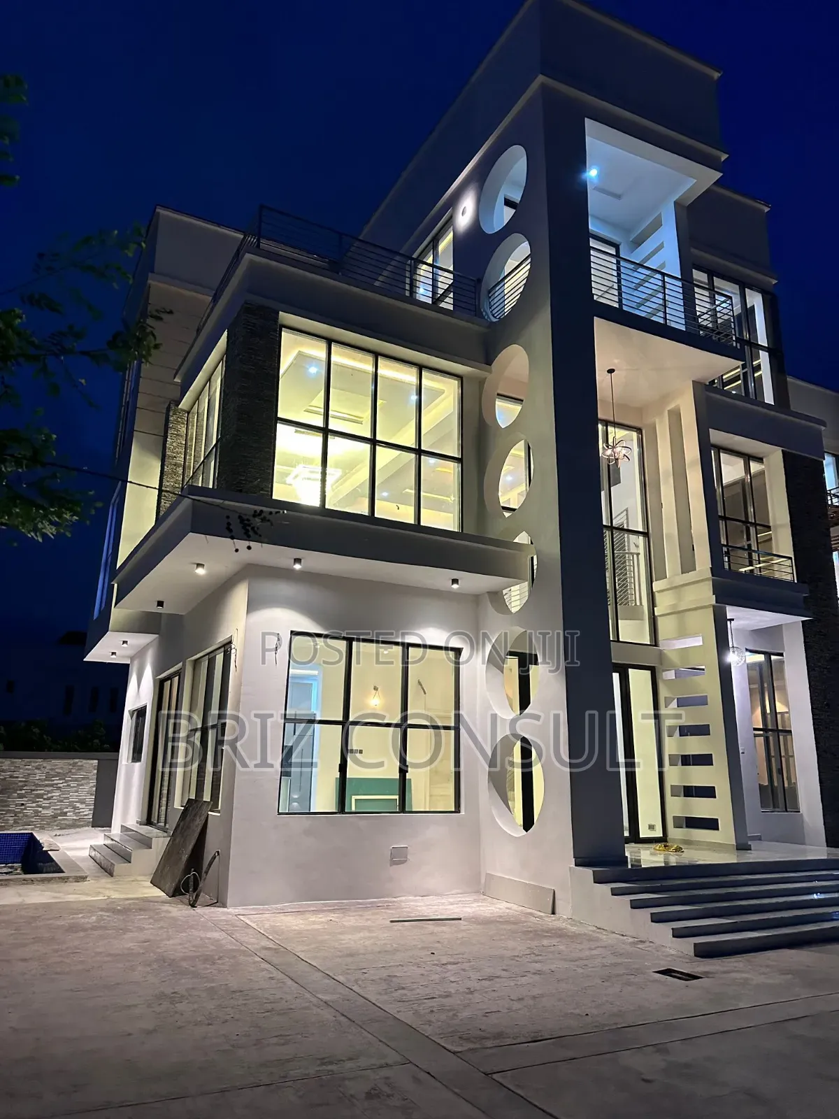 4 Bedroom With Bq + Pool in Lekki