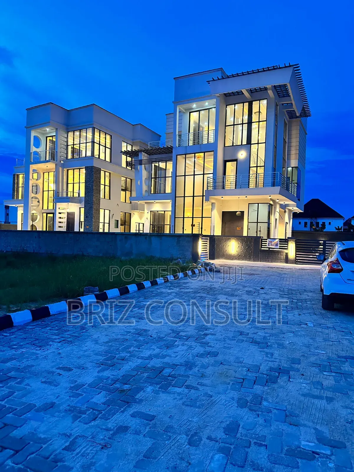 4 Bedroom With Bq + Pool in Lekki
