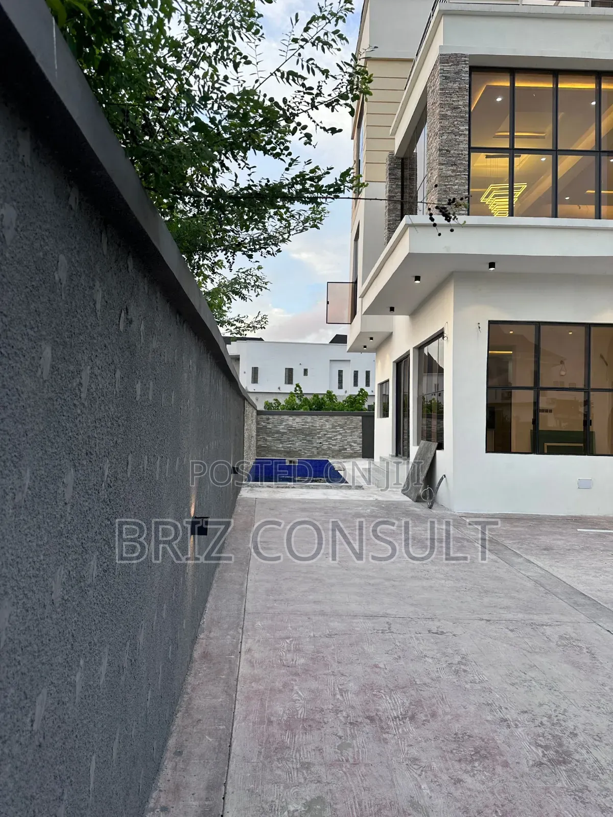 4 Bedroom With Bq + Pool in Lekki