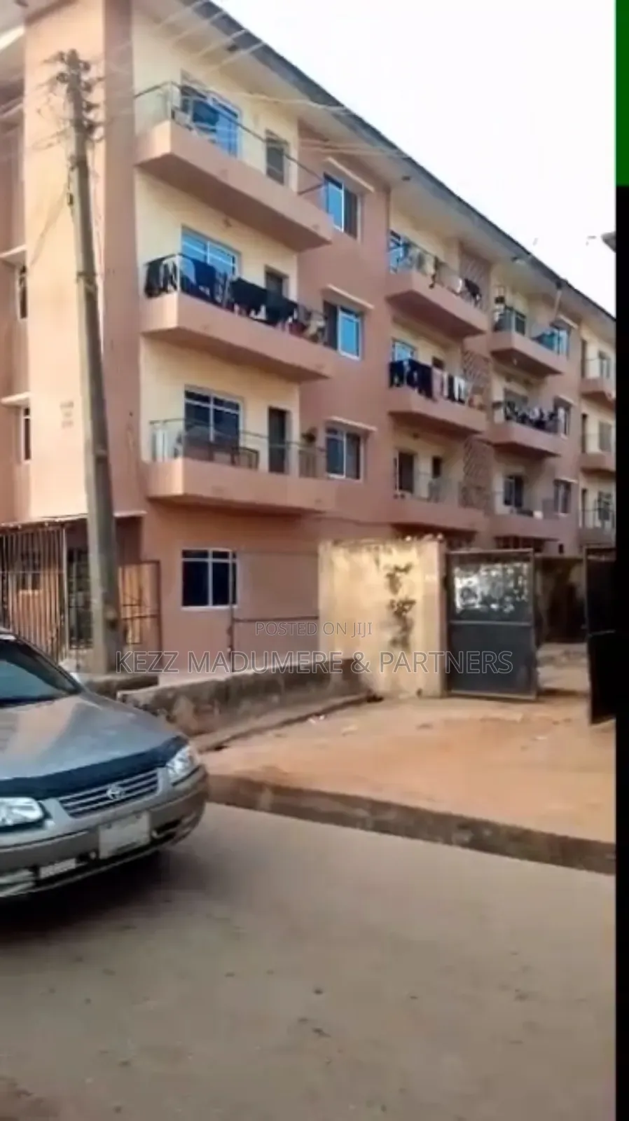 8bdrm Block of Flats in Achara Layout , for sale in Enugu