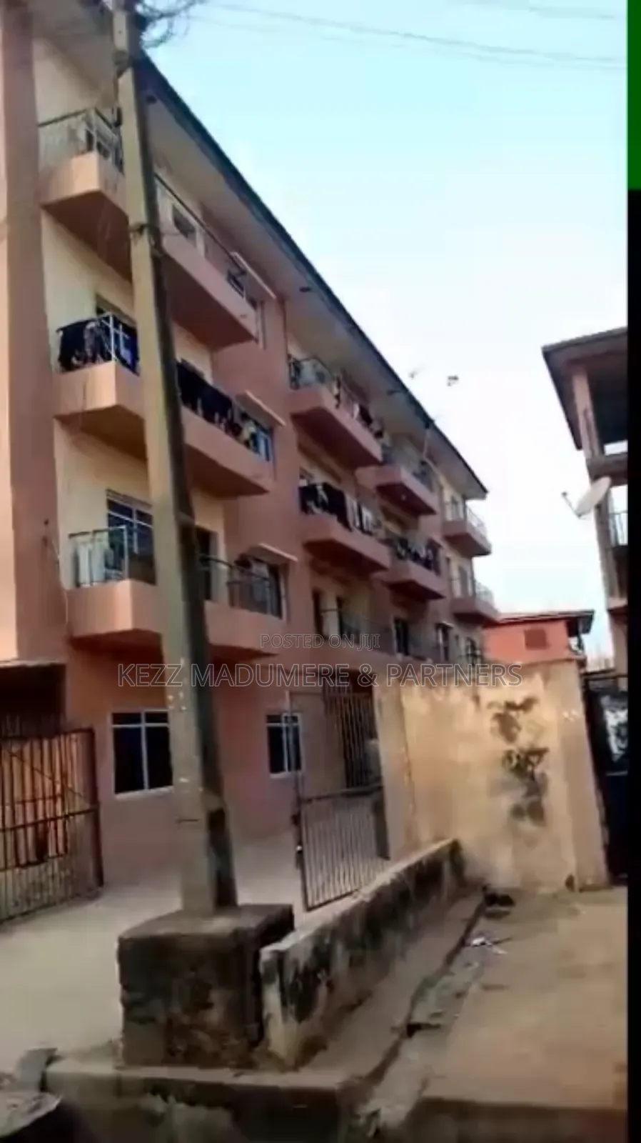 8bdrm Block of Flats in Achara Layout , for sale in Enugu