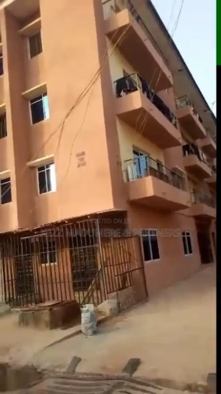 8bdrm Block of Flats in Achara Layout , for sale in Enugu