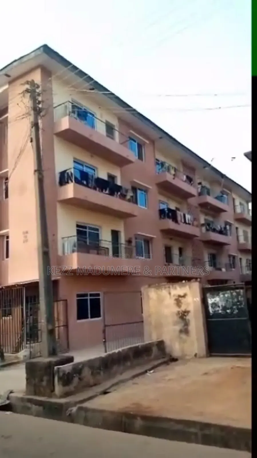 8bdrm Block of Flats in Achara Layout , for sale in Enugu
