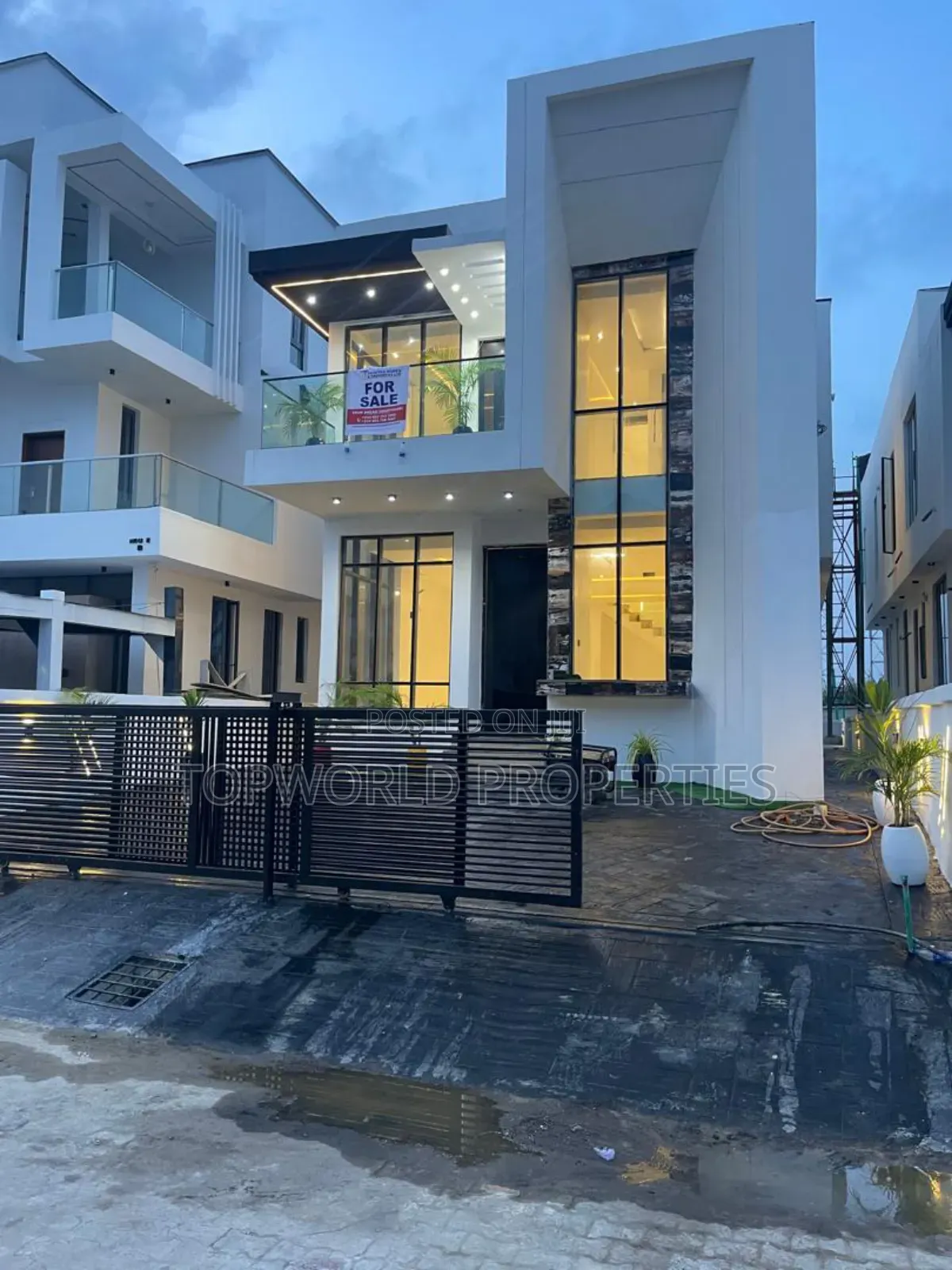 5bdrm Duplex in Chevron Lekki for sale in Chevron